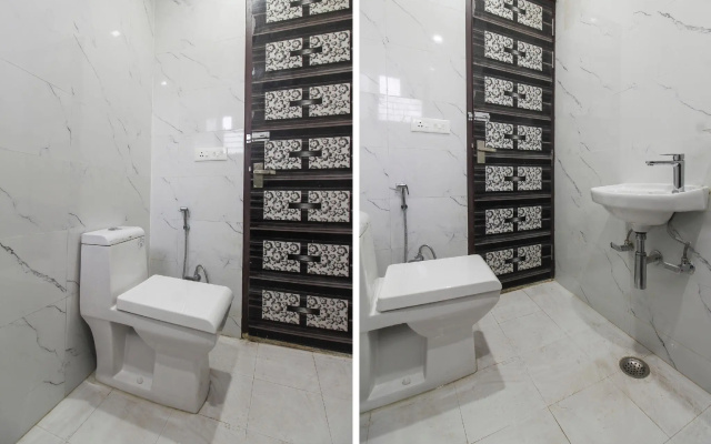 OYO 65596 Hotel Hira Ganga