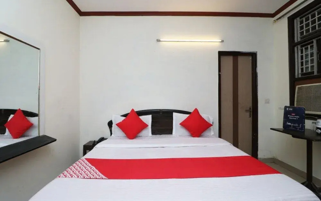 OYO 28620 Hotel Monarch