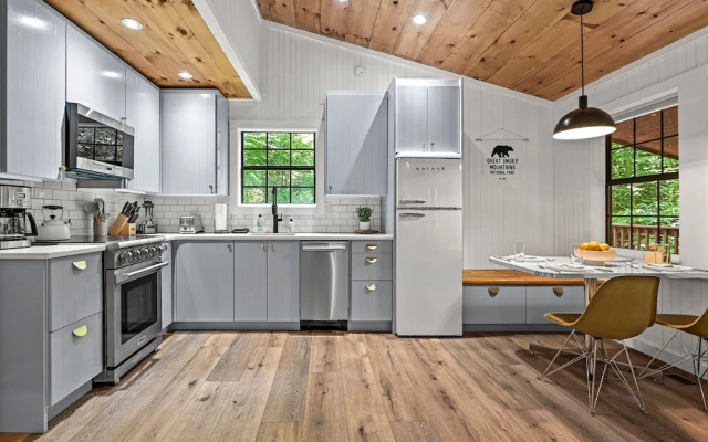 Smoky Mountains Honeymoon Cabin Dog Friendly