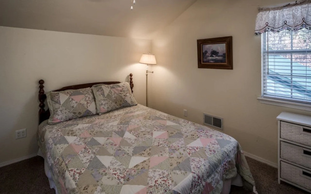 Golf Getaway - Three Bedroom Cabin