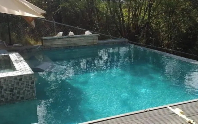 Wayne's Amazing Villa 4
