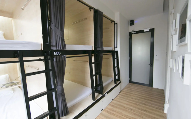 Lamurr Sukhumvit41 (Hostel)