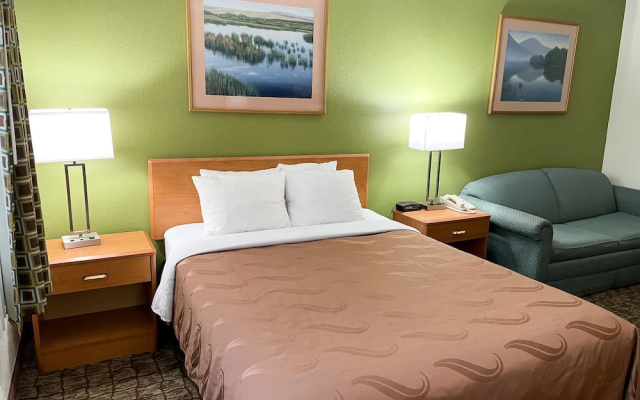 Hudson Inn & Suites