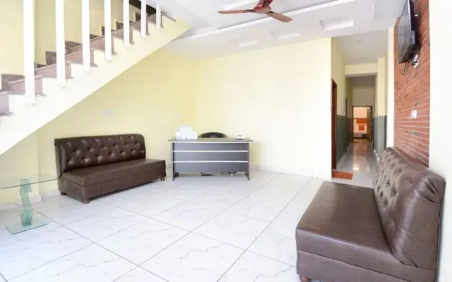 Oyo 22993 Hotel Ozas Grand