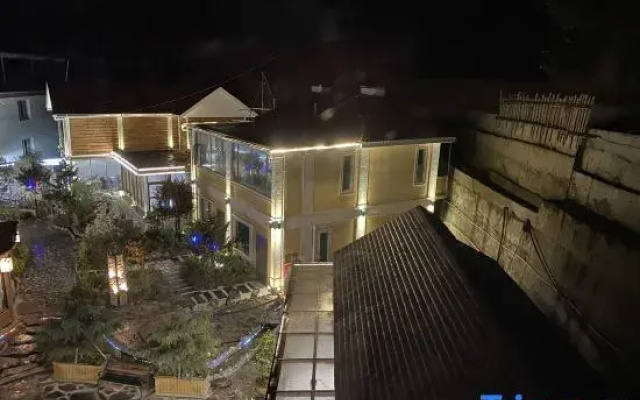Kangding Gaqu Hot Spring Homestay