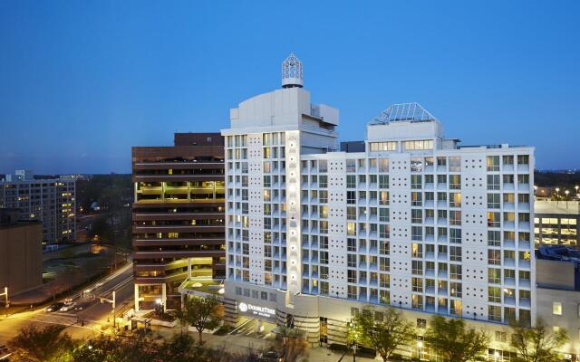 Отель DoubleTree by Hilton Silver Spring вид на фасад