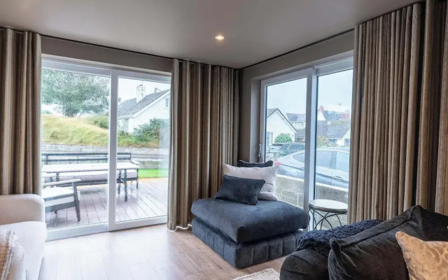 4 Bed Holiday Home by Guestz