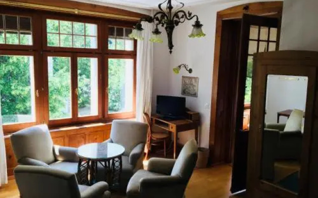 Stilvolle 3-Zimmer Wohnung in Jugendstilvilla