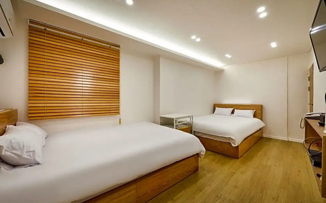 Myeong-Dong (Chungmuro) Jin Forest Inn