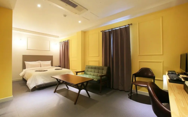 Avenue Hotel