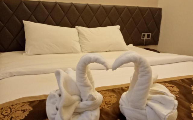 Golden Leaves Hotel