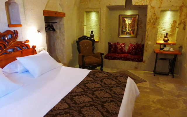 Canyon Cave Hotel
