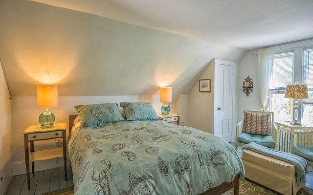 Honeysuckle Hill Inn