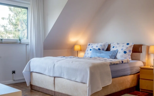 Helles Apartment mit eigenem Stellplatz