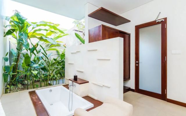 ZEN Premium Umalas Bumbak Villa