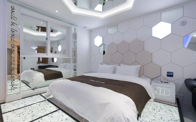 Theban Hotel