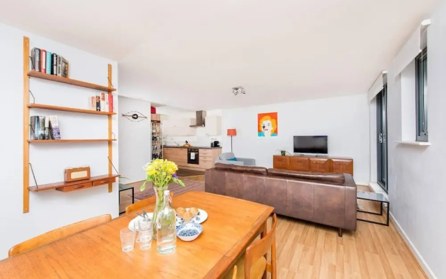 Stylish & Bright 3BR Apartment With Terrace