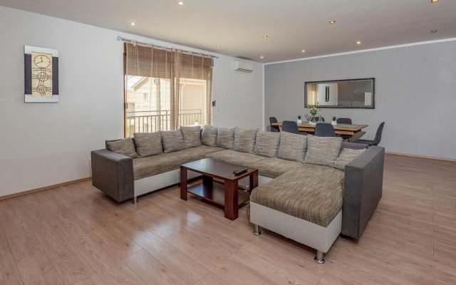 Nice Apartment in Pula With Wifi and 2 Bedrooms