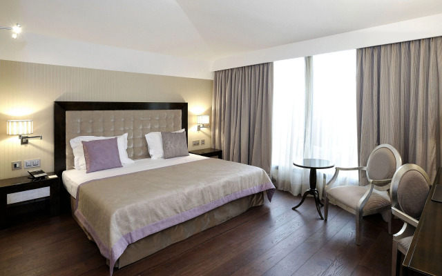 Hotel Jardín Real de Mirasierra