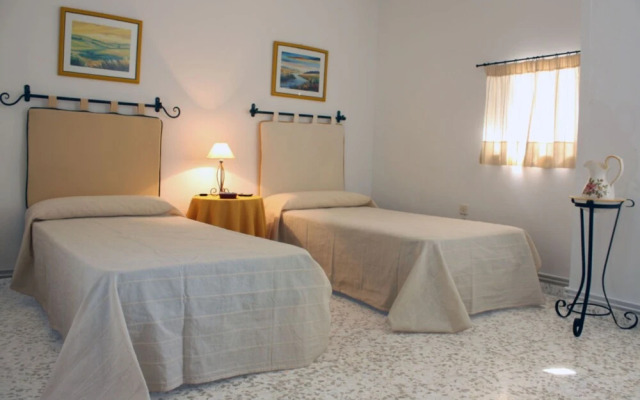 Ermita House 102404 by MO Rentals