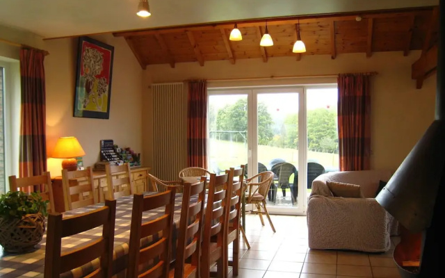 Spacious Holiday Home near Forest