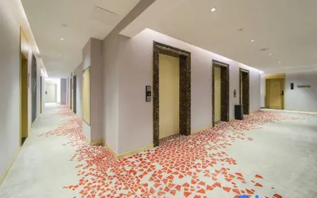 MingTing International Hotel (Yibin Lingang Xintiandi Town)
