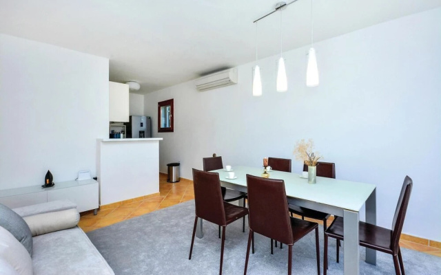 Amazing Home in Zrnovnica With Wifi and 2 Bedrooms