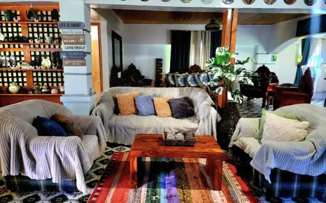 3 Bed House - Sleeps 20 - Pets - Pool - Garden