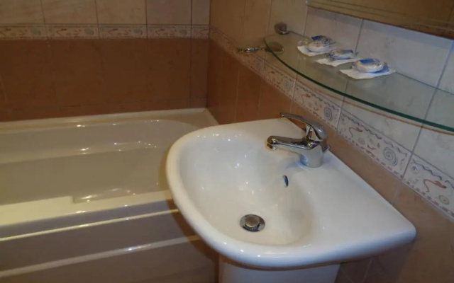Luxury Studio, Eagle Rock Apartments