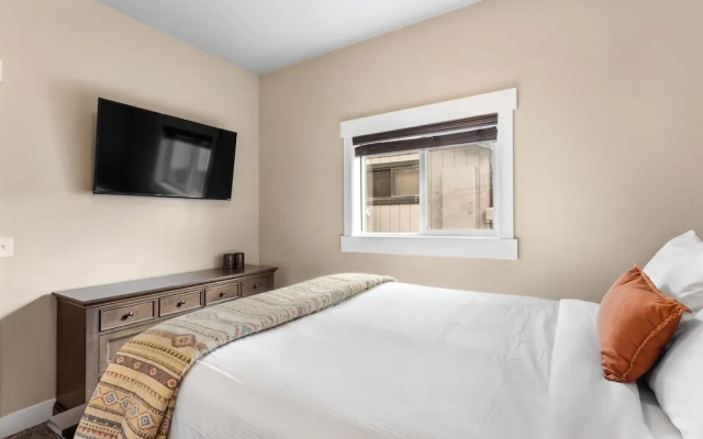 The Yellowstone Hideaway Unit C