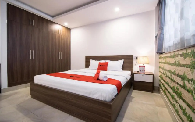 RedDoorz Premium near Hang Xanh