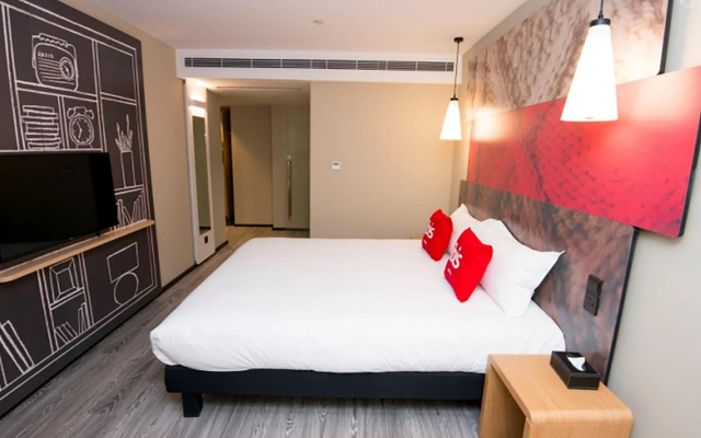 ibis Luoyang Baolong Square Hotel