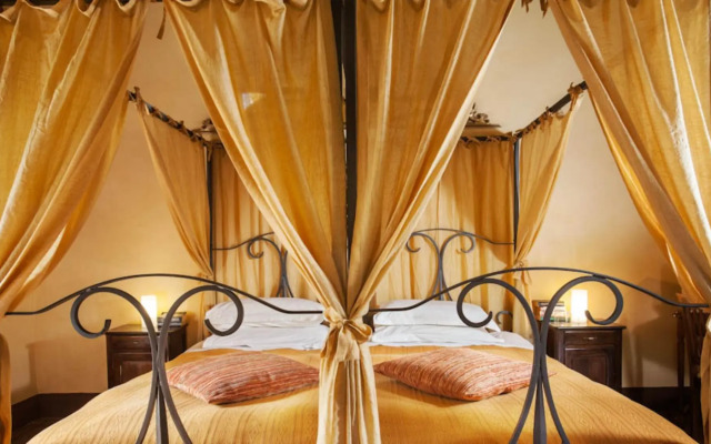 Independent Residence With 14 Beds in Montepulciano-podere Monti