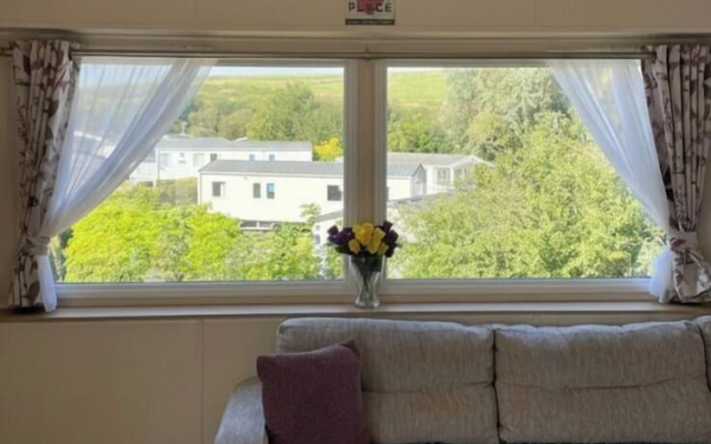 Caravan - Sleeps 6 & Parking
