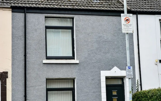 Skyline Immaculate 2-bed Apartment in Swansea
