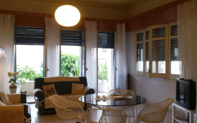 Villa Floridia, just 300 m from the sea