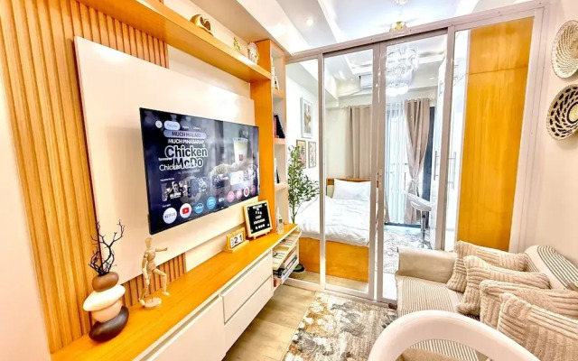 Cozy and Comfy Retreat with Balcony