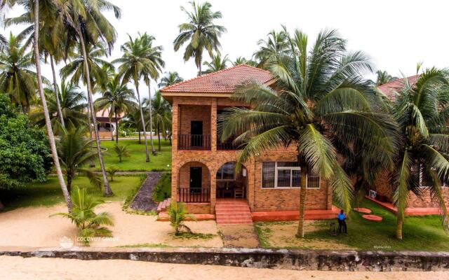 Отель Coconut Grove Beach Resort вид на фасад