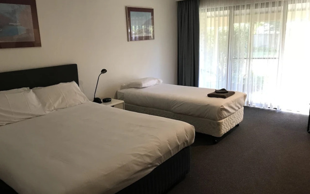 Tea Gardens Motel