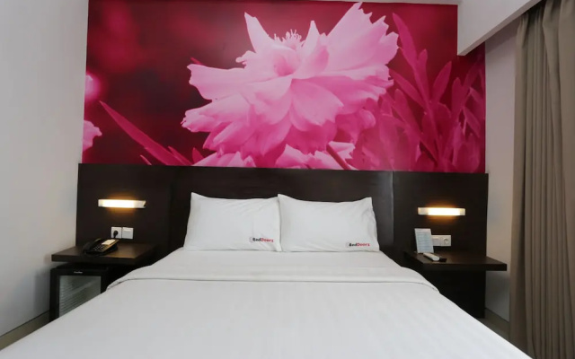 RedDoorz Plus near Mall Bali Galeria