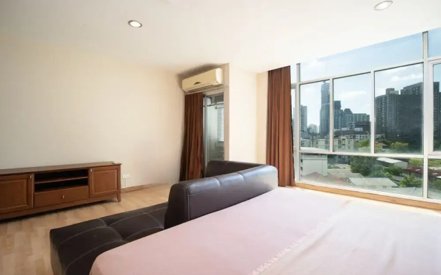 181 Ekkamai Apartment