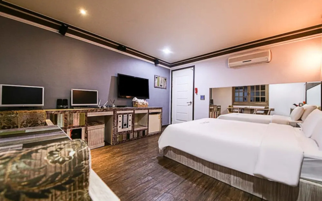 Amore Motel