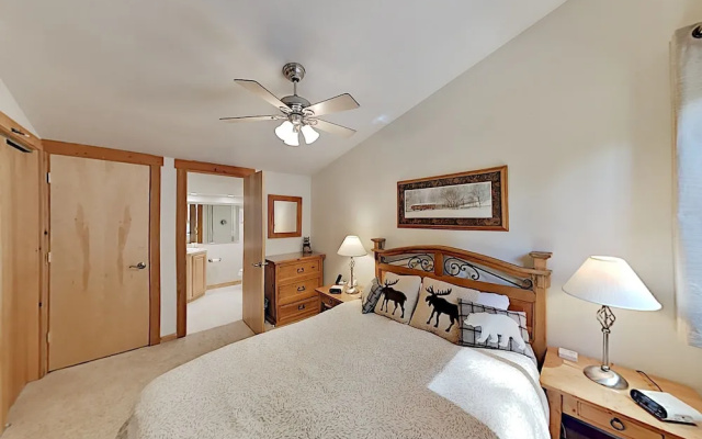 4020skiv 2 Bedroom Condo