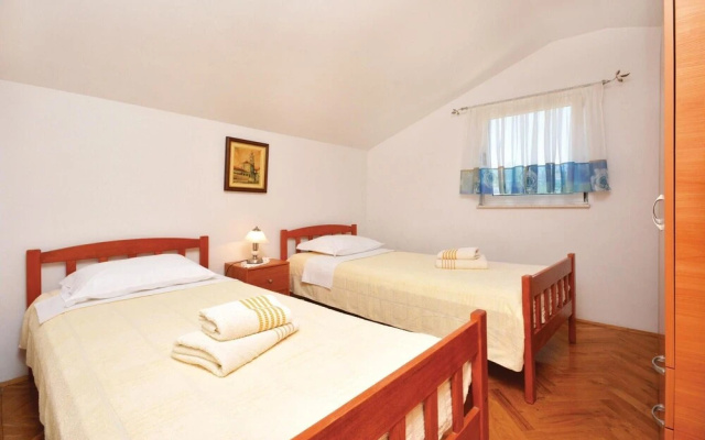 Awesome Home in Grohote With Wifi and 4 Bedrooms
