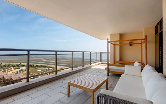 Days Hotel By Wyndham Fangchenggang Bailang Beach