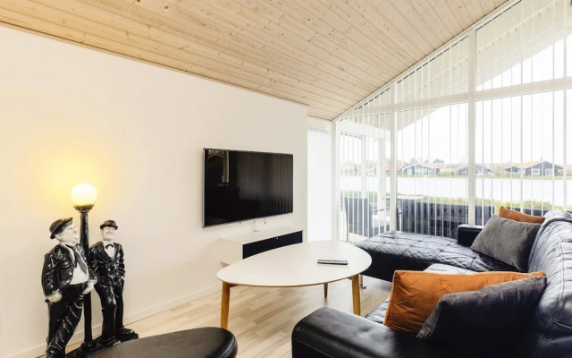 6 Person Holiday Home in Vaeggerlose