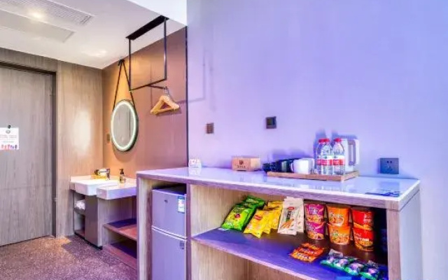 Zhuji Boya Hotel (Shipuwan Seafood Shop, Luxiao Road)