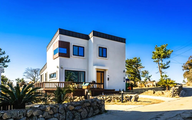 Seogwipo Sanbangsan-ui-achim Pension