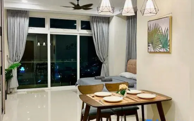 Kuching City Center Apartment With City View
