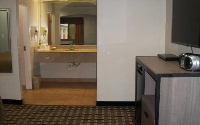 Woodland Inn and Suites